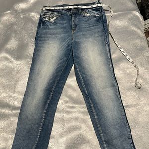 KanCan Distressed Jeans